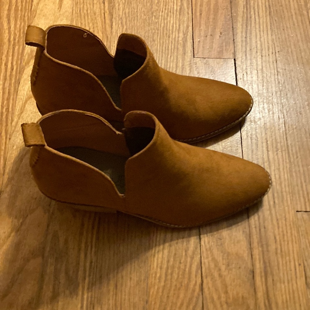 Corky’s boutique booties tan color, never worn
